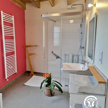 Les Loges Du Bas, 13 Personnes